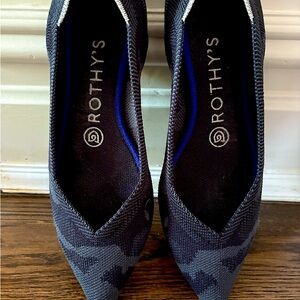 Rothy’s pointed flats Sz 7 EUC